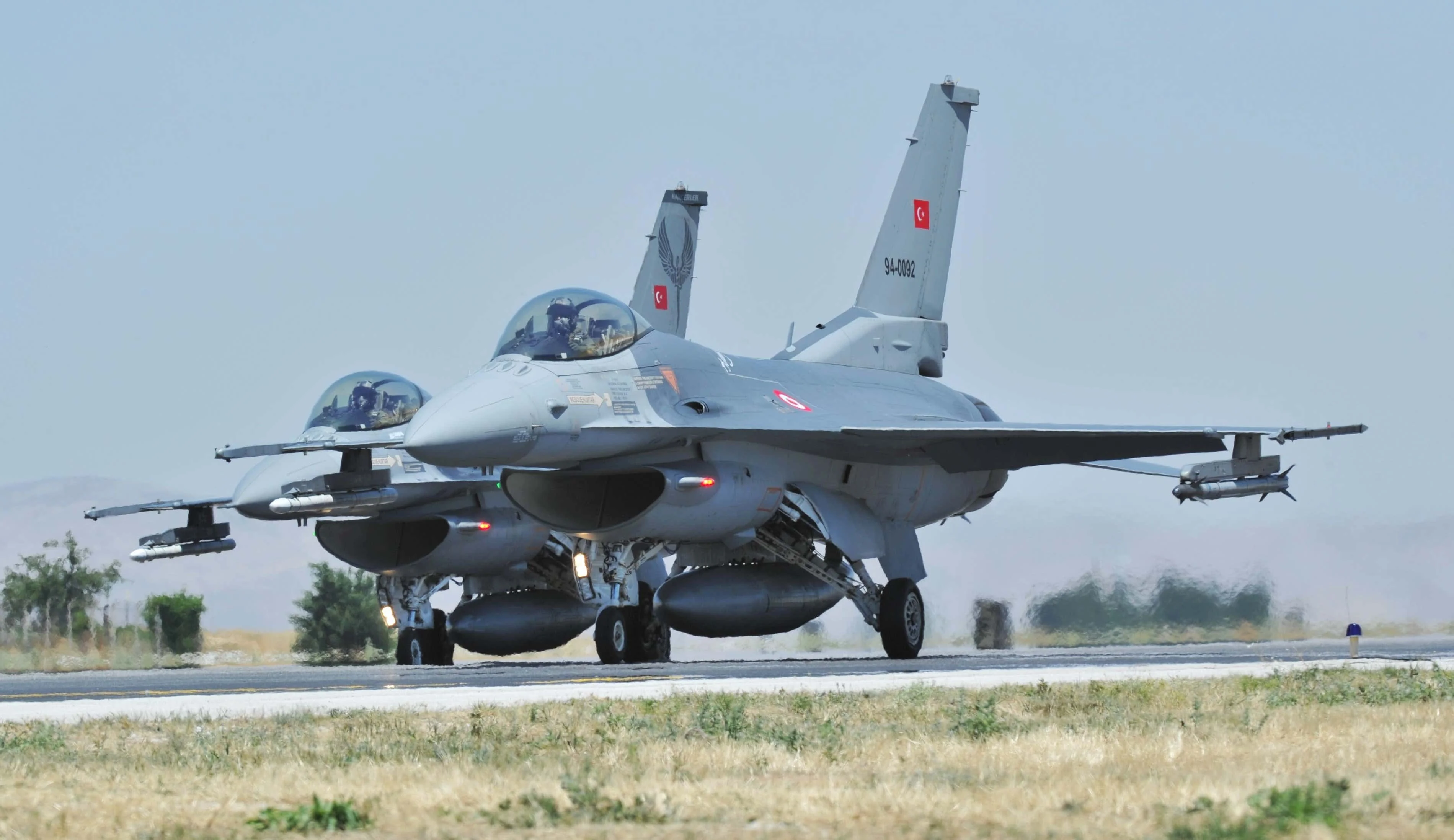 Lielvārdes bāzē nolaidušies Turcijas iznīcinātāji F-16
