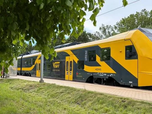Pēc vētras pakāpeniski atjauno vilcienu satiksmi Latvijā