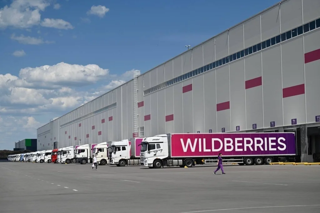 Ukrainas droni uzbrūk Wildberries centram Tambovā