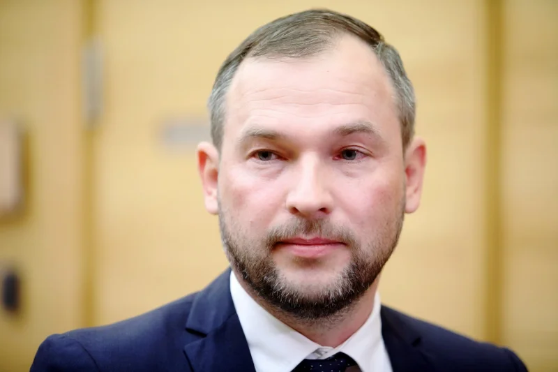 Atstādinātais VARAM valsts sekretārs Balševics turpina saņemt algu