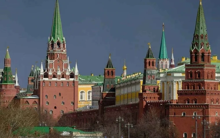Россия приостановила удары по Киеву на время визита делегации США