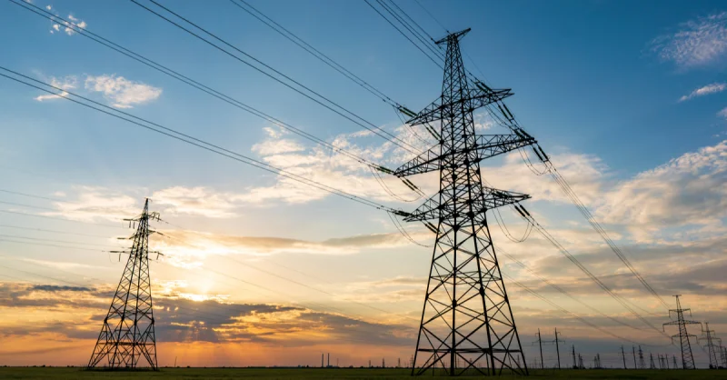 Elektrības cena Latvijā kāpusi par 34%: iemesli un sekas