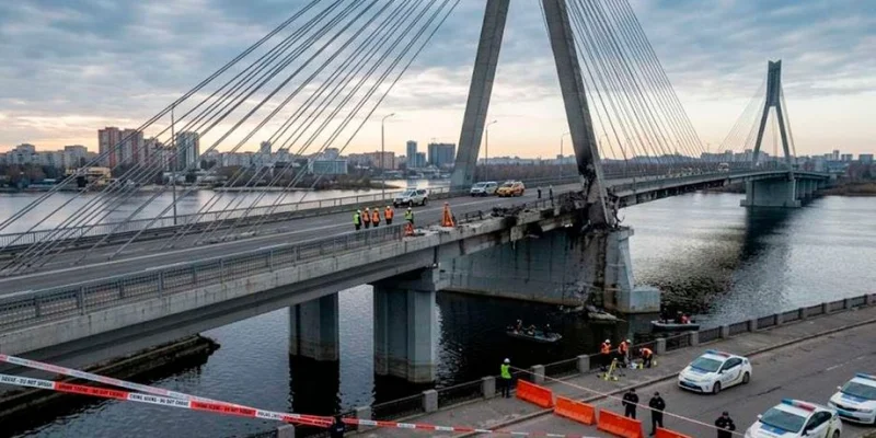 Очередной удар по Южному мосту в Киеве: движение остается закрытым