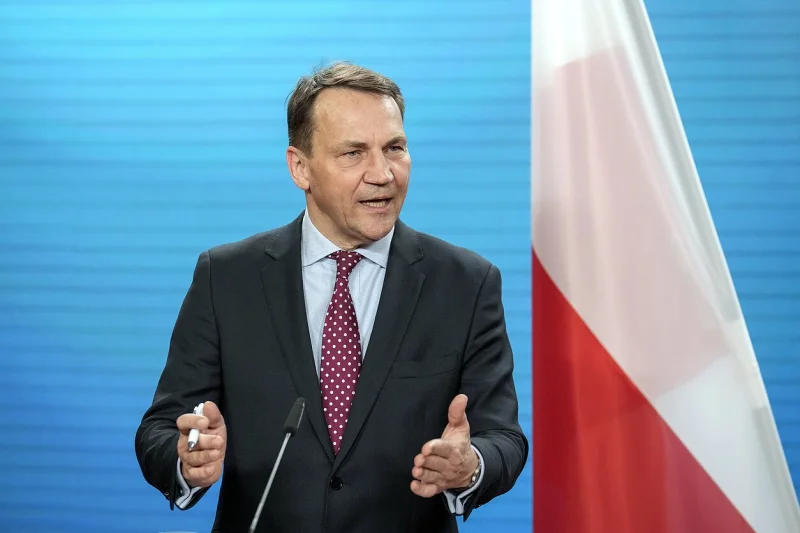 Сикорский призвал НАТО готовиться к гибели людей от атак России