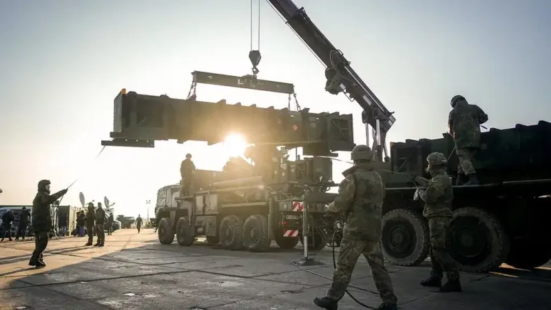 ASV draud apturēt ieroču piegādes Ukrainai, lai apturētu triecienus