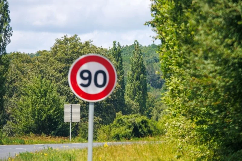 Latvijā no 15. oktobra samazinās atļauto braukšanas ātrumu