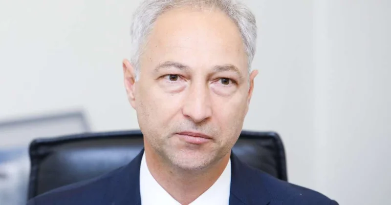 Штрафы и запреты запросили для экс-судебного исполнителя и нотариуса