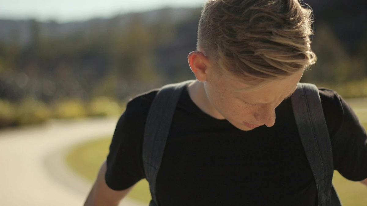Kā nezaudēt 140 eiro no pirmās algas: skolēnu vasaras darba ābece