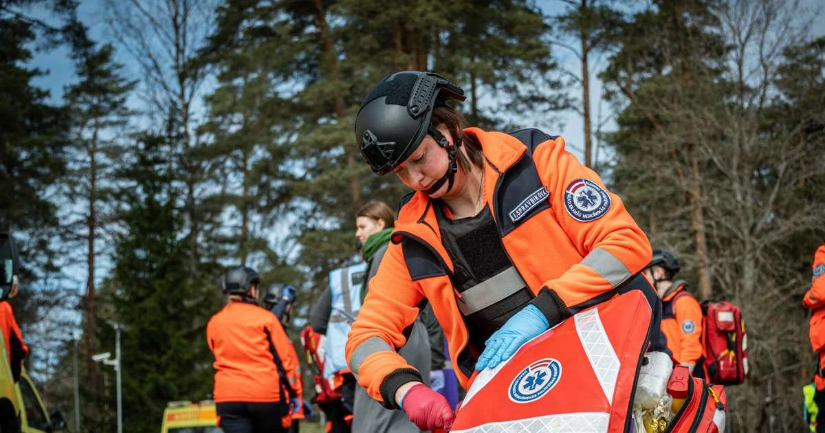 NMPD brigādes turpmāk izmantos aizsargvestes un ķiveres
