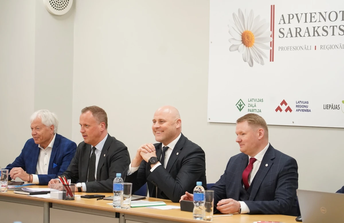 Topošā koalīcija vienojas par darbiem un amatu sadali