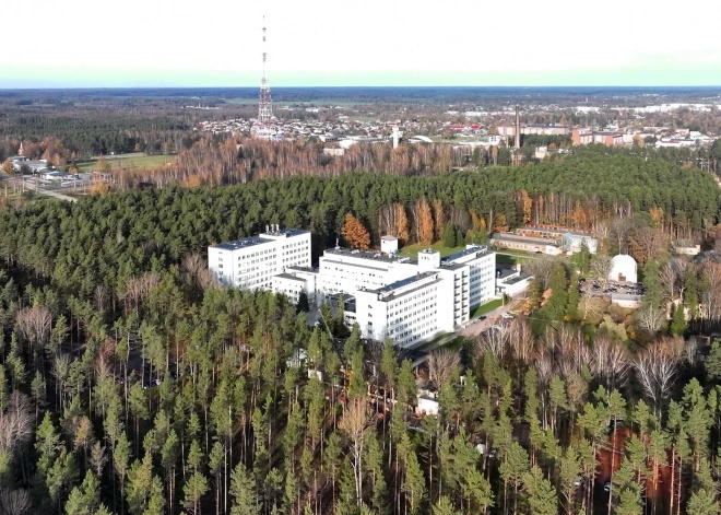 KNAB veicis kratīšanas trīs Latvijas slimnīcās