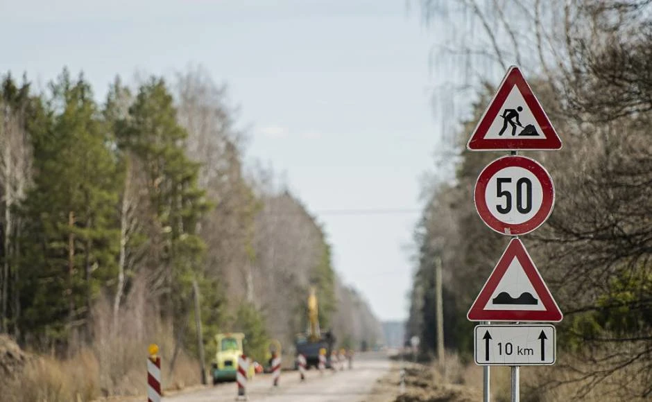 Būvdarbi uz Latvijas autoceļiem: kur gaidāmi satiksmes ierobežojumi