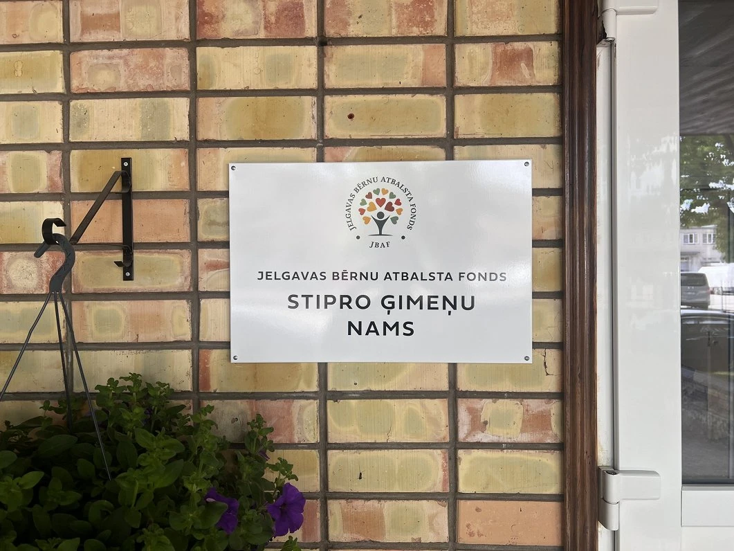 Jelgavā atklāts Stipro ģimeņu nams bērniem ar īpašām vajadzībām