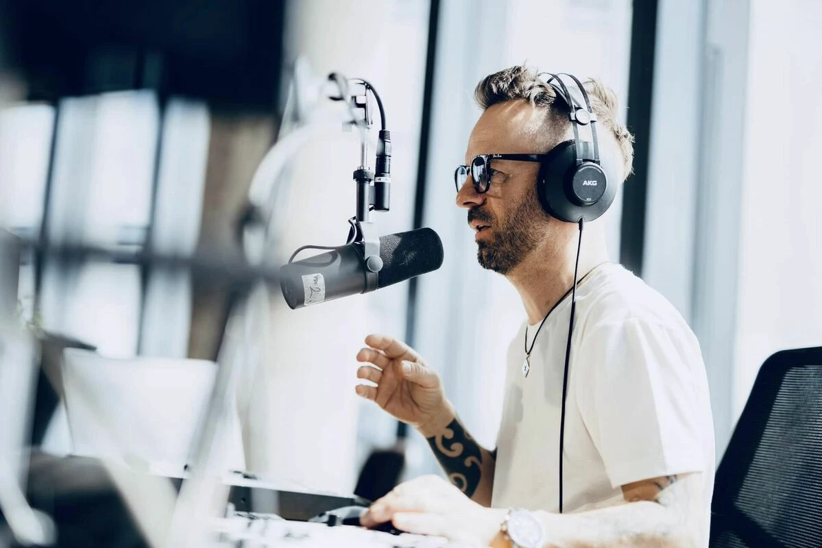 Artis Dvarionas pēc 24 gadiem pamet Radio SWH