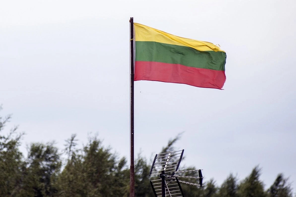 Lietuvā izmeklē iespējamu cilvēktirdzniecību mājputnu fermās