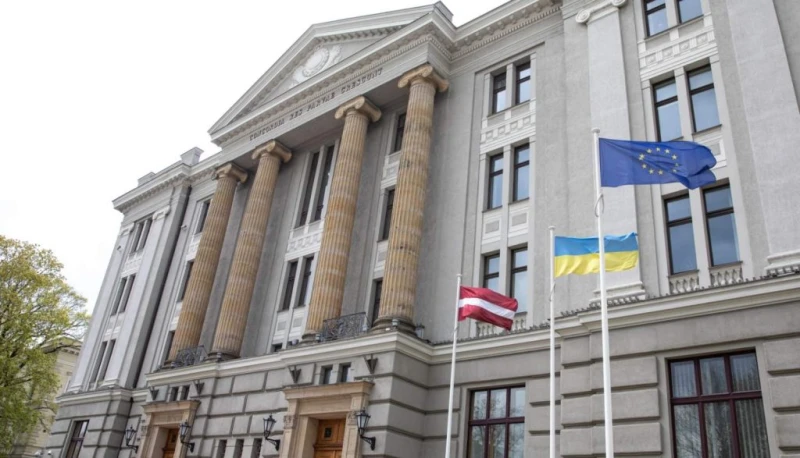 Разрыв в зарплатах чиновников Латвии достигает трехкратных размеров
