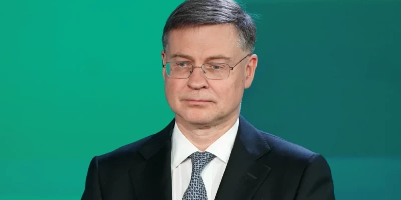 Домбровскис призвал Латвию оптимизировать расходы на Rail Baltica