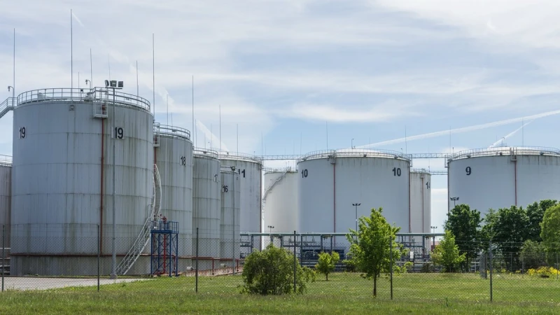 OPEC+ palielina naftas kvotas, kamēr cenas biržās strauji kāpj