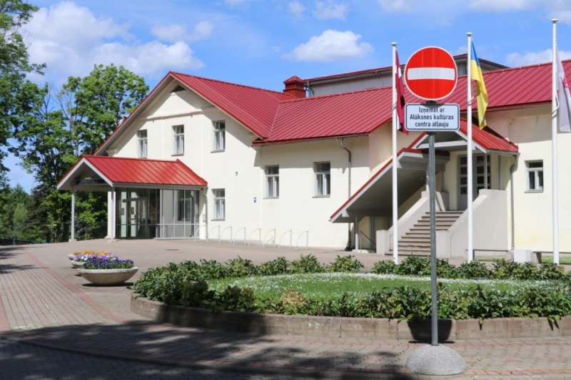 Alūksnes Kultūras centrā mainīta satiksmes kārtība