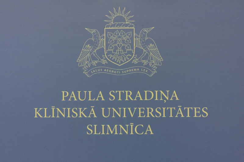 Stradiņa slimnīcā veidojas garas NMPD brigāžu rindas