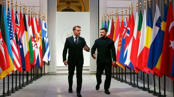 Зеленский примет участие в саммите G7 во Франции