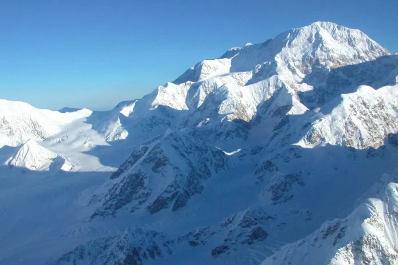 Denali traģēdijā cietušajam alpīnistam lūdz līdzcilvēku palīdzību
