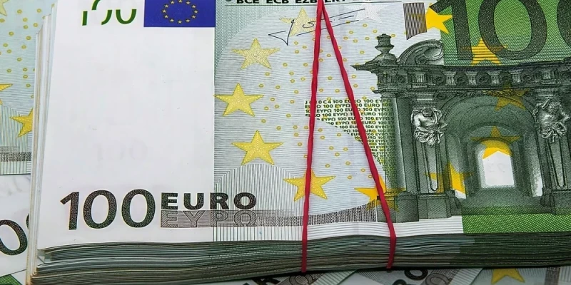 Долги жителей Латвии: 986 млн евро просрочены более 90 дней