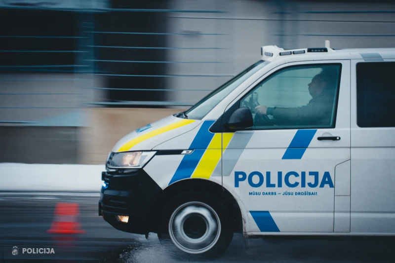 Līvānos pēc autoavārijas vīrietis vicinājies ar ieroci