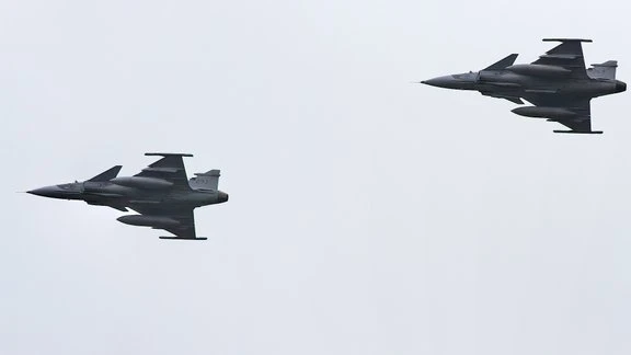 Швеция подняла истребители из-за российских самолетов