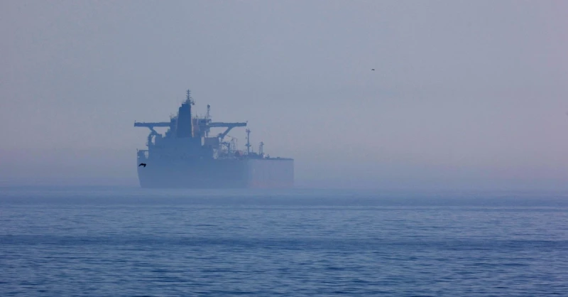Lielbritānija Lamanšā pārtvērusi Krievijas ēnu flotes tankkuģi