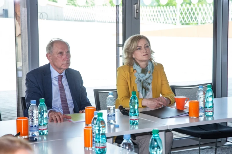 Izglītības ministre Indriksone apmeklē Ventspils mācību iestādes
