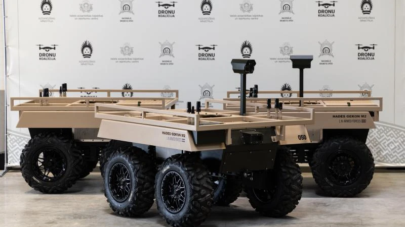 Latvijas armija testē pašmāju sauszemes dronus
