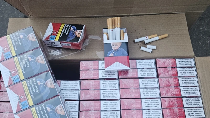 Policija aiztur divas personas ar kokaīnu un nelegālām precēm