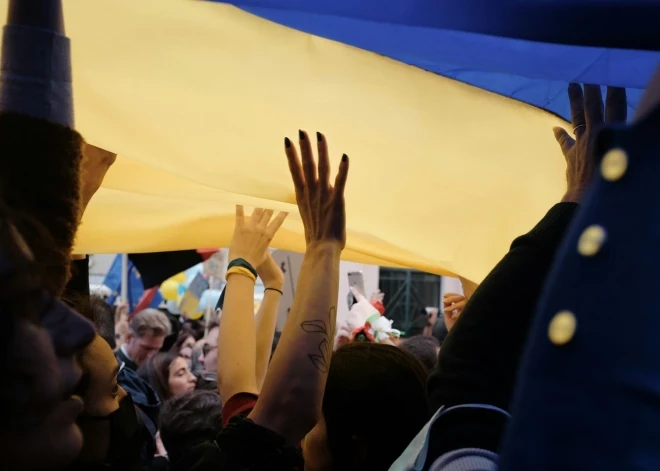 Makrons: Tramps pēc G7 samita mainījis viedokli par Ukrainu