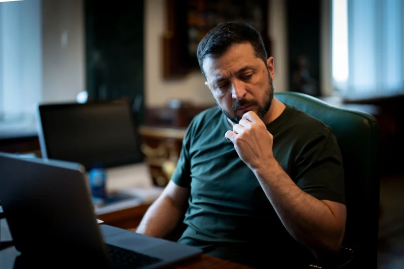 Зеленский потребовал от Лукашенко убрать военную технику