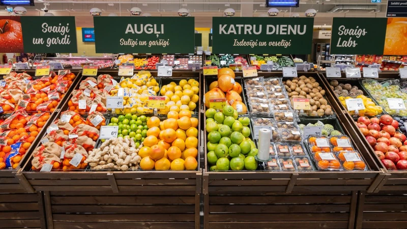 Rīgā ūdens noplūdes dēļ slēgts Maxima veikals Satiksmes ielā