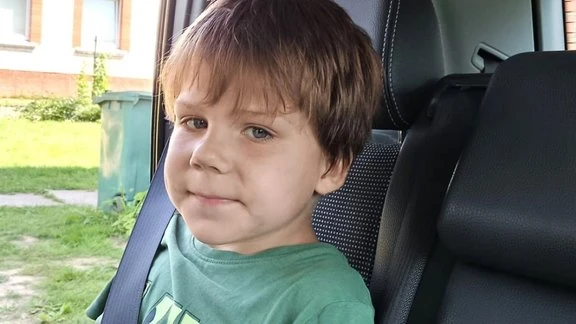 Маме из Саулкрасты нужна помощь для лечения 8-летнего сына