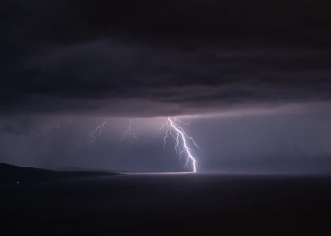 Zviedrijas atrakciju parkā zibens spērienā cietuši vairāki cilvēki