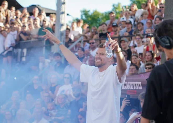 Kristaps Porziņģis vienojas par jaunu 40 miljonu līgumu ar Warriors