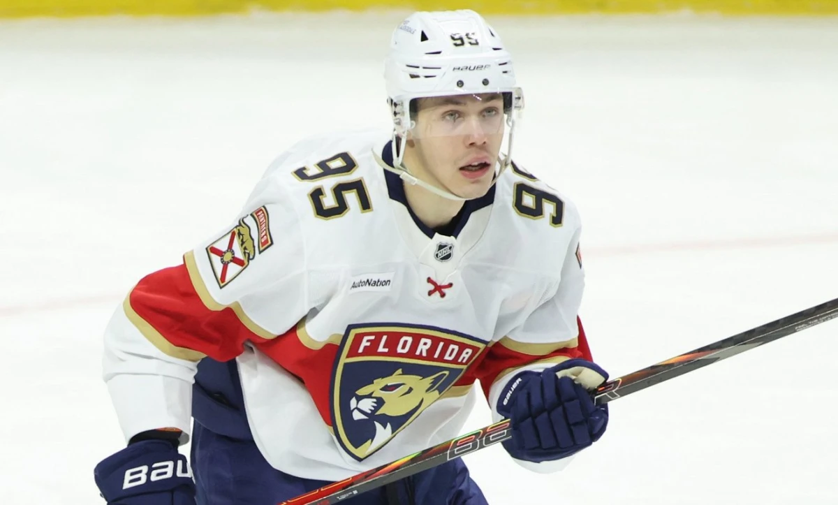 Sandis Vilmanis pagarina līgumu ar NHL čempioniem Panthers