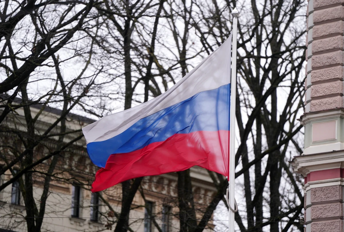 У посольства РФ в Риге начали проверять документы посетителей