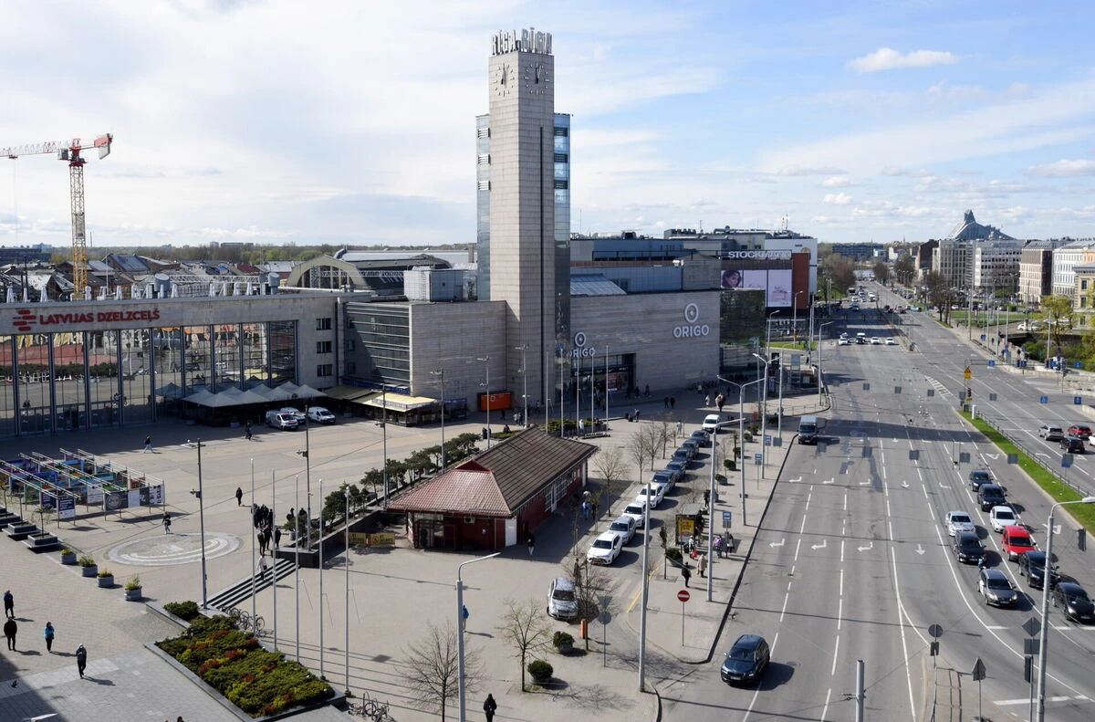 Naktī ielauzušies tirdzniecības centrā Origo