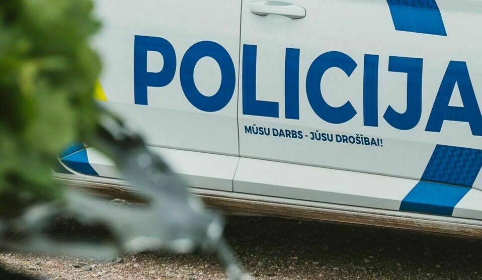 Bauskas novadā BMW vadītājs traucies ar 177 km/h ātrumu