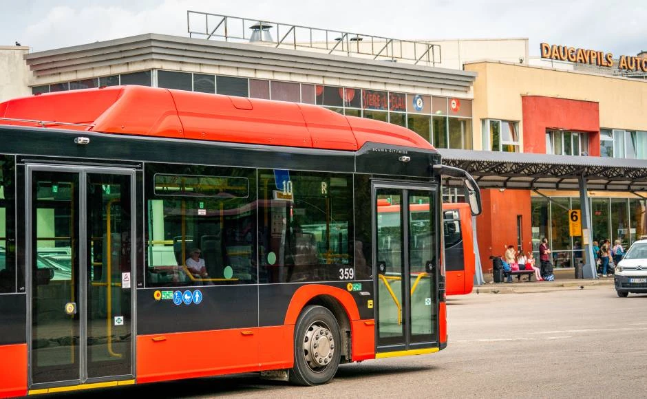 Daugavpilī uz laiku mainīta autobusu kustība Viestura ielā