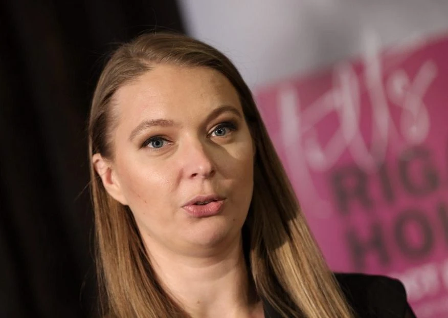 Дана Бйорк: запрет русского языка отрезает театр от зрителей