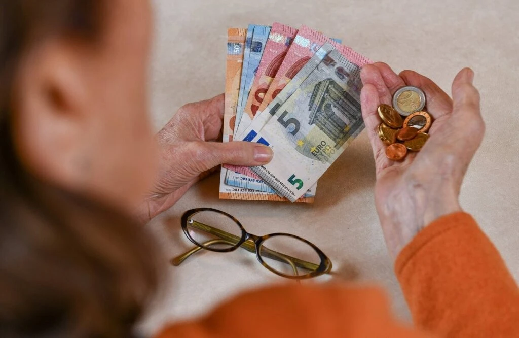 Ministrs aicina ieviest bāzes pensiju no 2027. gada
