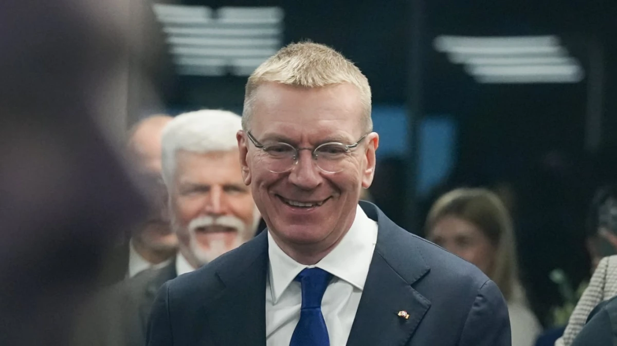 NATO samita aizkulisēs: Rinkēvičs Ankarā sastop rudu kaķi