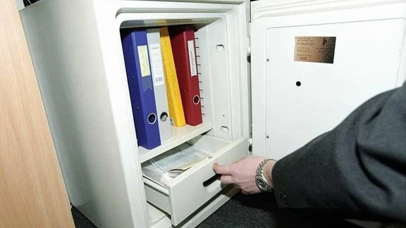 В Огре сотрудница инсценировала ограбление ради 5800 евро