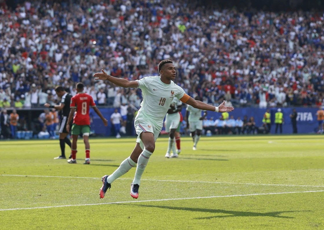 Francija pārspēj Maroku un iekļūst Pasaules kausa pusfinālā