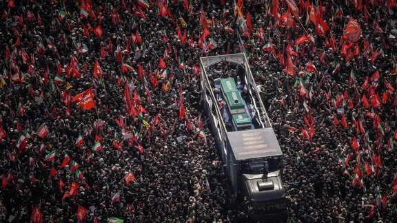 В Иране похоронили аятоллу Хаменеи на фоне эскалации конфликта